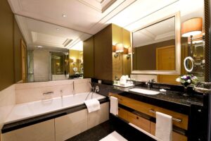 deluxe-guest-room-bathroom